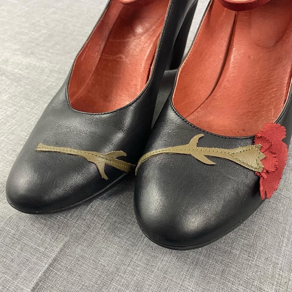 Vintage Camper Chunky Heels - Picture 3 of 3